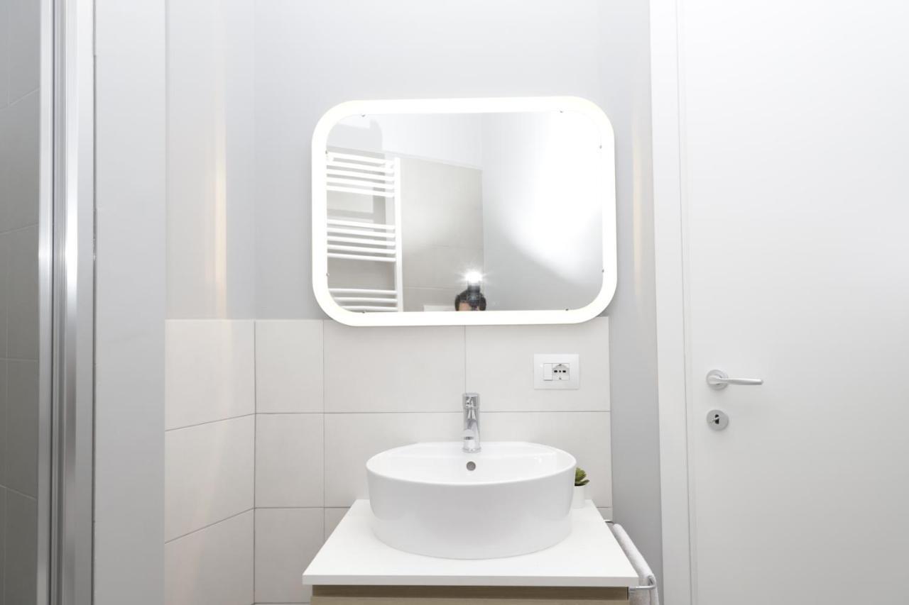 Hemeras Boutique Homes - 2 Luxury Apartments In The City Center ミラノ エクステリア 写真