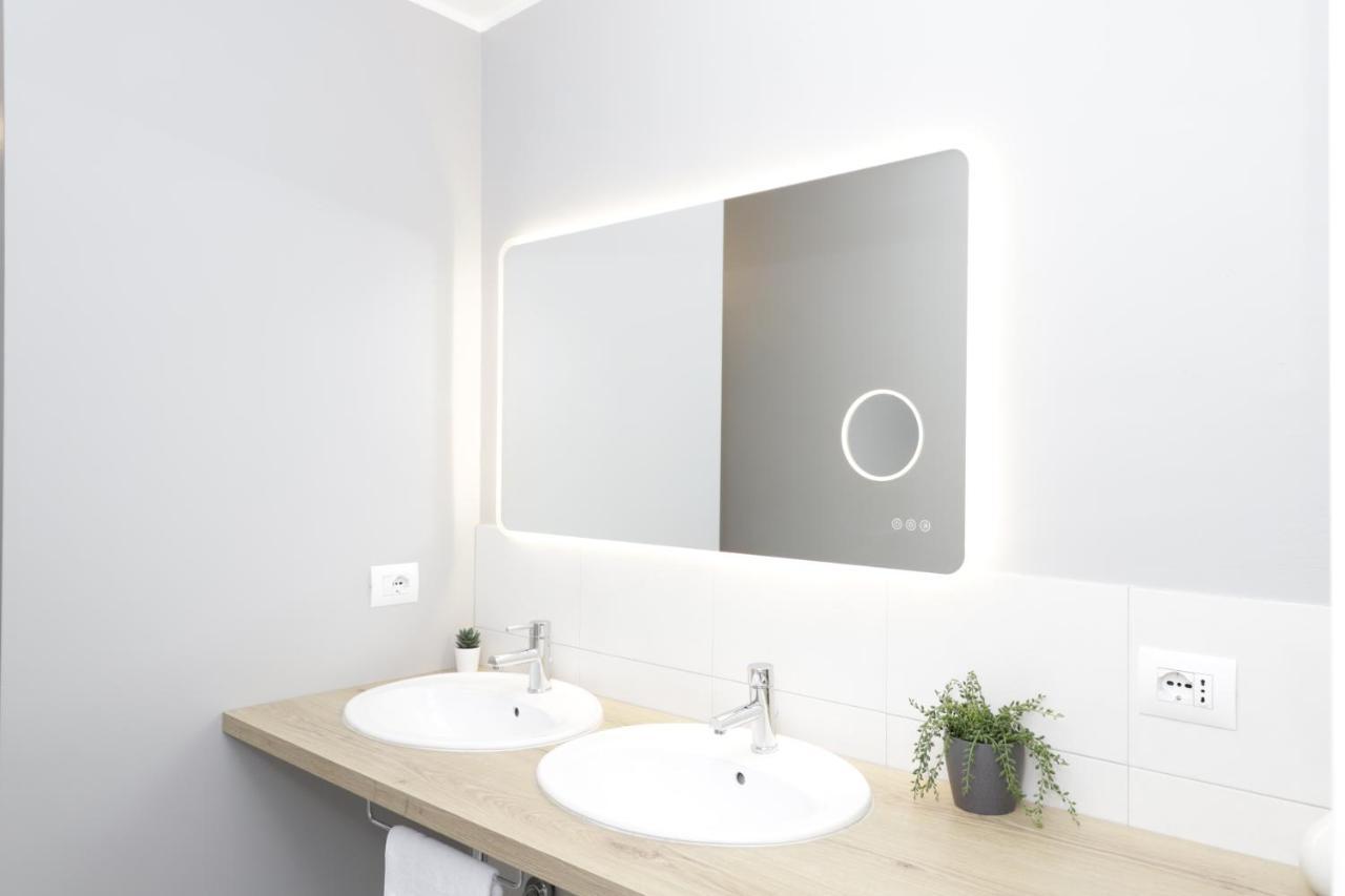 Hemeras Boutique Homes - 2 Luxury Apartments In The City Center ミラノ エクステリア 写真